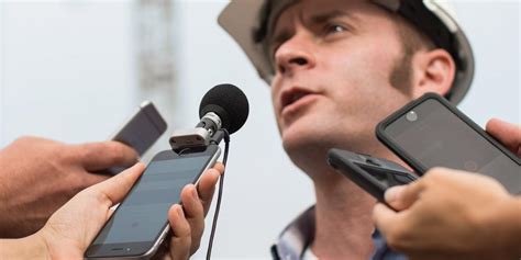 How Mobile Journalists Can Pick The Right Mic For Their Phone