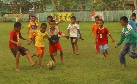 6 Aturan Kocak Sepak Bola Ala Bocah Kampung Fifa Juga Pusing Kalau