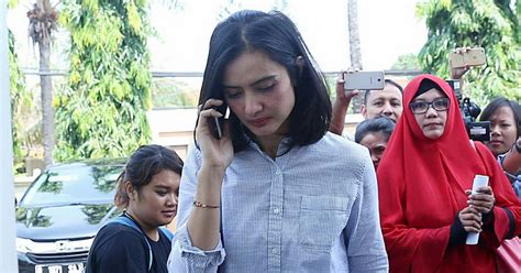 Artis peran ibnu jamil mengajukan permohonan talak cerai kepada istrinya ade maya pada jumat 4 agustus 2017 telah terdaftar perkara cerai talak diajukan oleh atas nama ibnu jamil. Sidang Cerai Perdana Ibnu Jamil Kembali Digelar Hari Ini ...