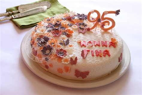 Buon compleanno auguri per ogni occasione importante della. I Pasticci di Luna: Torta con fiori 3d per una nonna speciale: la mia!