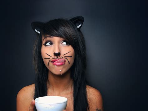 обои лицо Черный модель портрет девочка кошка очки Фотография