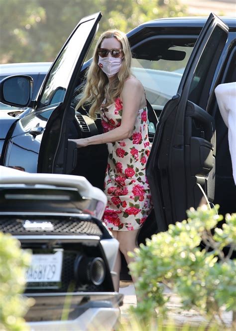 Leslie Mann Upskirt And Braless In Malibu 7 Photos The Fappening