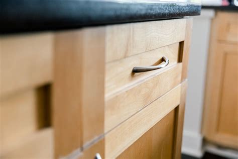 How To Select Cabinet Knobs And Pulls