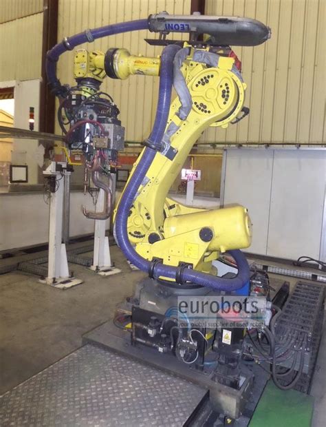 Its inherent stiffness and the high payload qualify it for operations that demand higher levels of rigidity from the robot. robots Fanuc R2000iA 210F con la pistola de soldadura por ...