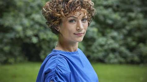 Wil je ook de beste series met eva van de wijdeven bekijken of de titels filteren en sorteren? Eva van de Wijden in autobiografische rol in romcom Singel ...