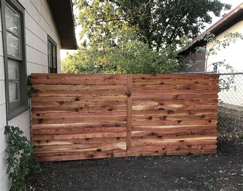 Do you know how you can use old discarded chain link fences? Idea to cover up chain link fence | Privacy fence designs ...