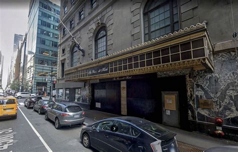 New York Citys Iconic Roosevelt Hotel Reopens As Asylum Seeker