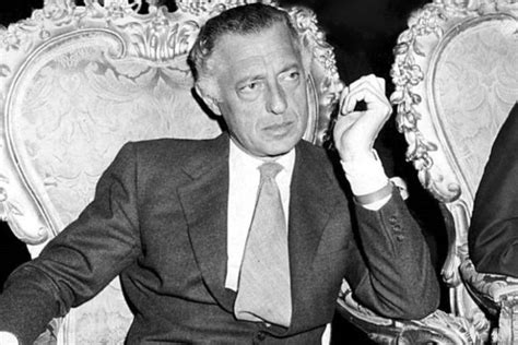 The story of gianni the story of gianni agnelli, the legendary italian industrialist and playboy, as told by family, lovers. Gianni Agnelli - the ultimate menswear icon - Monday's inspiration - Silviu Tolu
