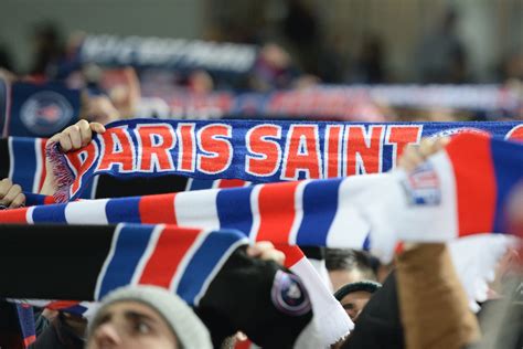 Des Supporters Du Psg Sattaquent à Lom Dans Un Magasin De Sport Parisien