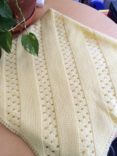 The pattern uses stockinette and garter stitches with features worked in duplicate stitch. Different types of free baby blanket knitting patterns ...