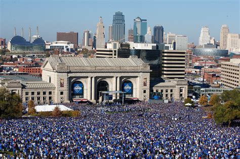 Kansas City Royals History 800000 Attend 2015 Championship Parade