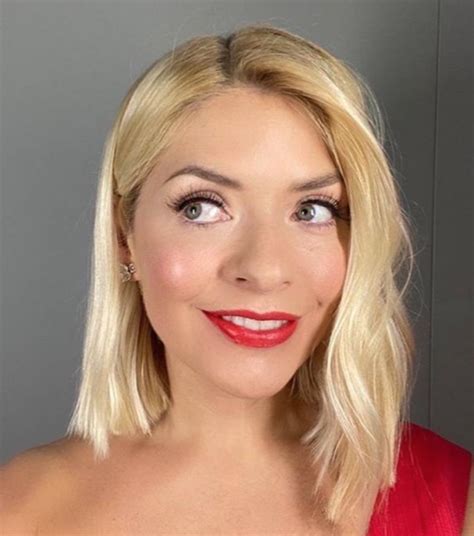 See more ideas about holly willoughby, holly willoughby style, willoughby. Holly Willoughby wears €27 foundation from this Irish ...