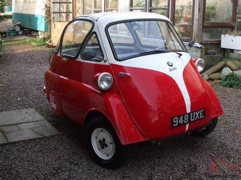 Certainly it is the archetypal bubble car, and is today it was seen by bmw as filling a gap between their motorcycle range and the luxury 501 models. BMW isetta bubble car 1956 LHD Moto Coupe