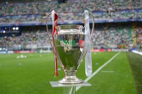 The competition runs from september to may, and in the group stage teams feature in a group of four and play each other home and away, with the top two progressing to the knockout stage. Foot - Ligue des Champions - Ligue des Champions ...