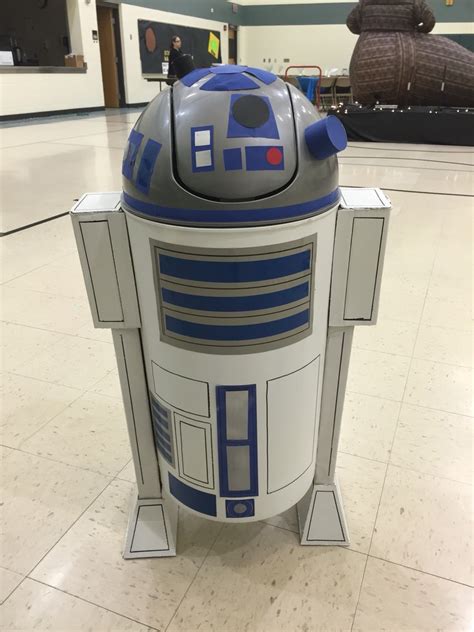 There are creative prom decorations that match every theme! Star Wars Prom Decorations- R2D2 made out of plastic trash can! | Prom decor, Star wars fans ...