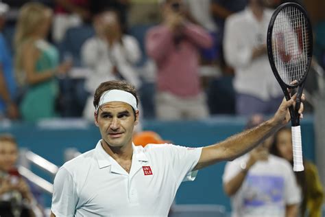 Miami Open Roger Federer Fights Back From A Set Down To Beat Radu
