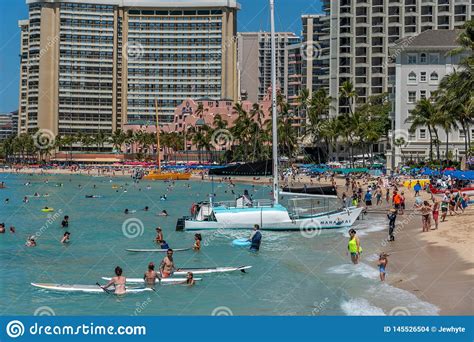 Waikiki Beach And Tourists Editorial Stock Image Image Of Holiday
