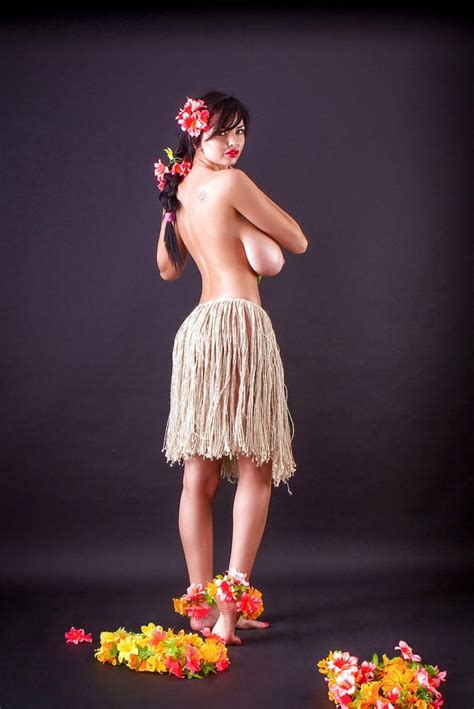 Sha Rizel Hawaiian Hula Girl Then She Strip To Her Underwear 11 Pics