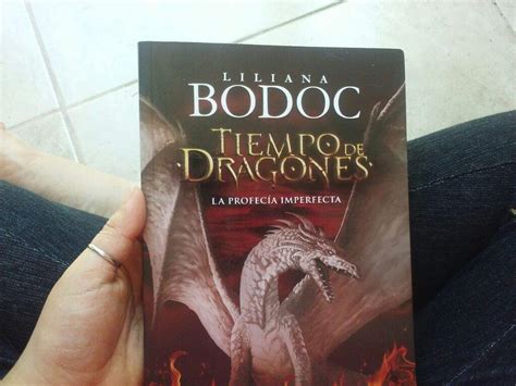Reseña: Tiempo de dragones | • Libros • Amino