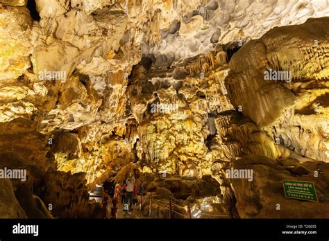 Dong Thien Cung Cave On Dau Go Island This Is One Of The Most Beautiful