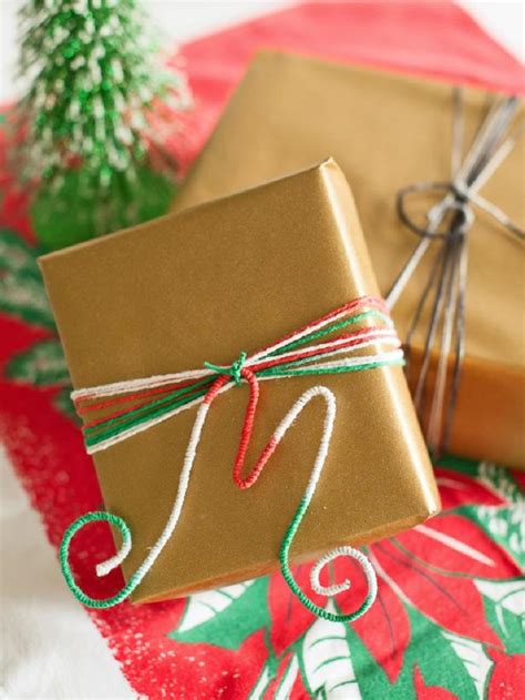 I've got a great list for those that are fresh out of new ways to decorate pretty packages. Top 10 DIY Christmas Gift-Wrapping Ideas - Top Inspired