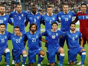 A itália foi a primeira seleção a conquistar duas copas do mundo consecutivamente e, a segunda a conquistar quatro títulos da copa do mundo (tetracampeonato). Análise à Seleção Italiana de Pirlo, Thiago Motta e ...