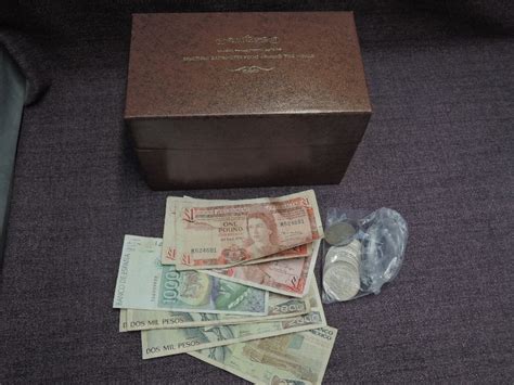 A 1970s Franklin Mint World Specimen Banknote Collectors Series Set