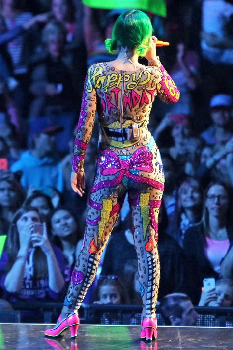 Katy Perry Performs At Prismatic Concert Tour In Winnipeg Canada • Celebmafia