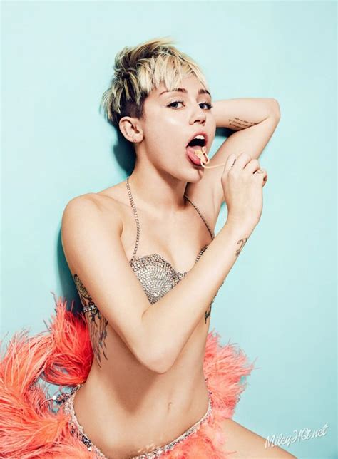 Secci N Visual De Miley Cyrus Bangerz Tour Filmaffinity