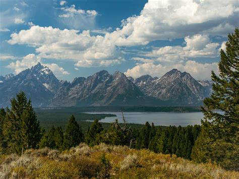 This Beautiful Hike In Wyoming Has A Mouthwatering Restaurant Right