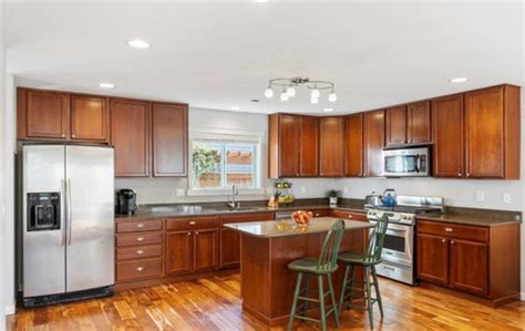 Granite countertops are available in a wide array of colors, including yellow, beige and white. How to pick Kitchen Backsplash for dark cabinet and dark ...