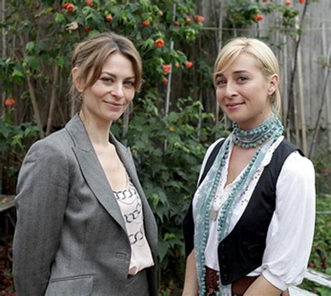 Thank you television gods for championing the next generation of australian talent, and giving us the chance to. Offspring - Kat Stewart, Asher Keddie (Billie, Nina ...