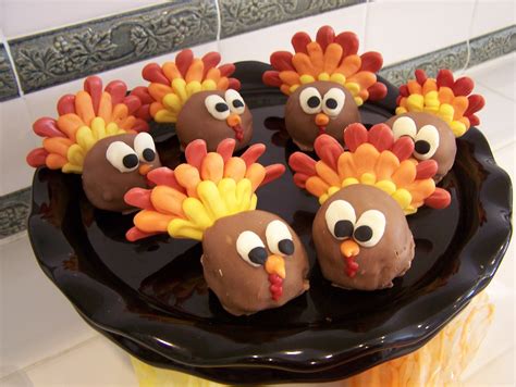 Whether this thanksgiving centerpiece incites horror, amazement, or confusion when it's served, it's certain to evoke some kind of outburst. Celebrate Family... Celebrate Life...: Gobble, Gobble ...
