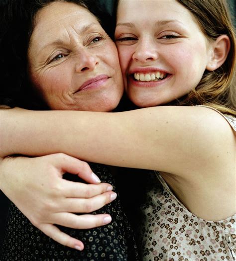 how moms can help their teenage daughters build self confidence mother daughter pictures