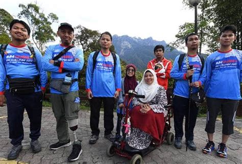 Pendaki Oku Berjaya Tawan Gunung Kinabalu Sempena Hari Kebangsaan