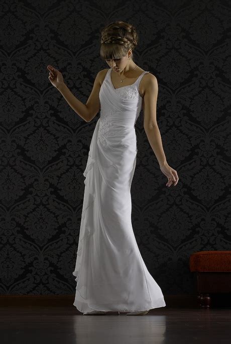 Dann bist du hier ganz genau richtig, denn die riesige. Brautkleid schmaler schnitt