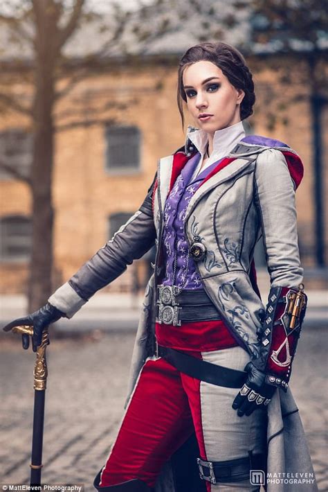 Cosplay Champion Reveals She Taught Herself To Sew Youtube Daily Mail
