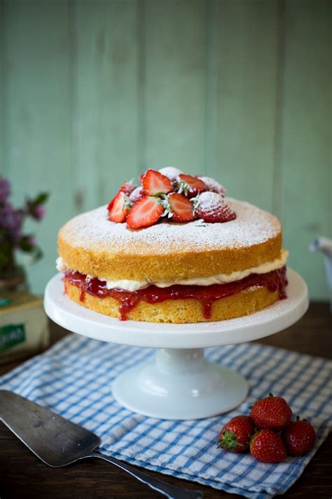 Strawberry Victoria Sponge Cake Recipe Kerrygold Uk