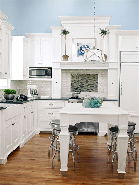 17 Blue Kitchen Color Schemes That Highlight This Classic Color