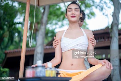 Tropical Spa Massage Photos And Premium High Res Pictures Getty Images