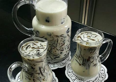 :d aku pakai resep dari ig @vthree2107 ya. Resep Es cincau susu oleh Melia Ramlan - Cookpad