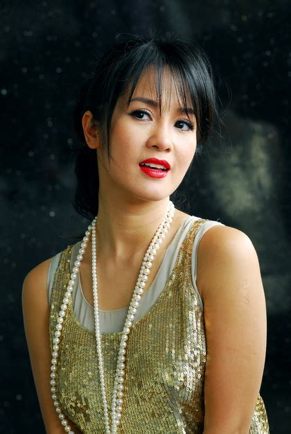 Vietnamese Singer Hong Nhung Girls Idols Wallpapers And Biography