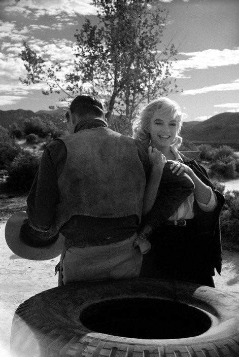 Clark Gable And Marilyn Monroe On The Set Of The Misfits 1960 R