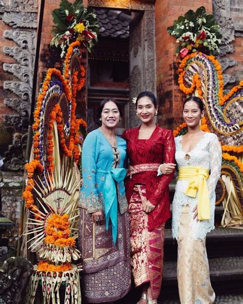6 Inspirasi Kebaya Bali Modern ala Selebriti Agar Tampil Anggun  Semua
