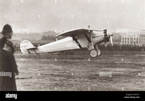 Charles Lindbergh Landet Auf Dem Croyden England Im Jahre 1927 In