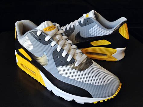 Shoeaffliction Air Max 90 Hyperfuse Laf Livestrong