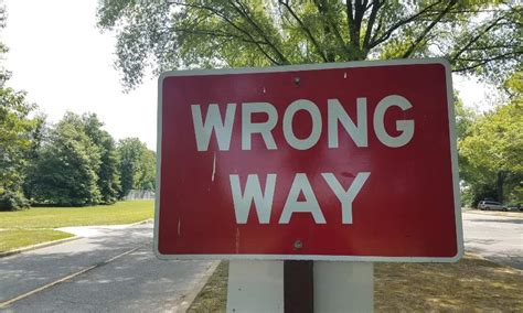 Wrong Way Sign Meaning And Safety Tips Driveeuae