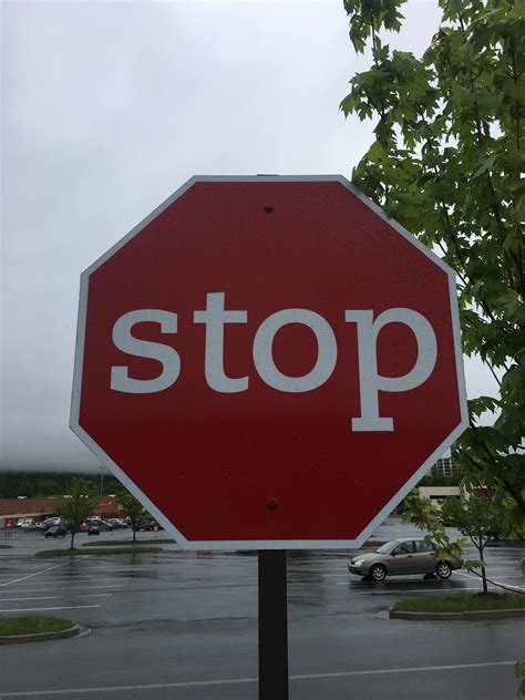 The Font On This Stop Sign Mildlyinteresting