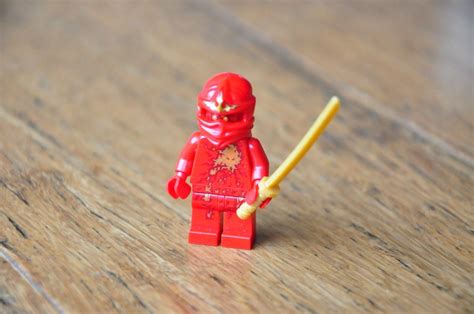 1 X Lego Minifig Mini Figure Red Kai Ninja Ninjago Nrg Gold Sword