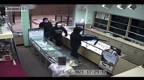 Police Release Video Of 300k Jewelry Theft To Find 2 More Thieves Ctv News